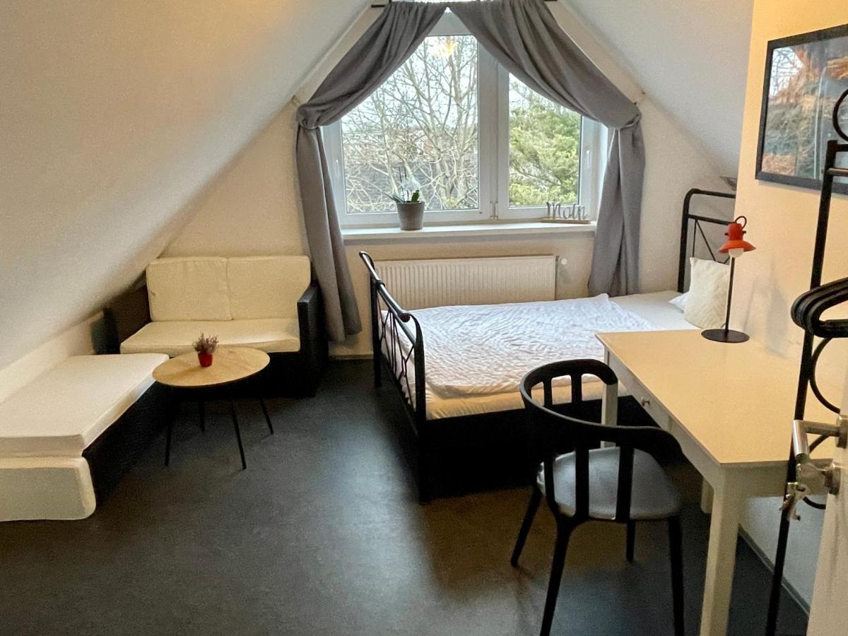 Gaestehaus Vigliarolo Gewerblich Jedes Zimmer Eigenes Bad Gemeinschaftskueche Elmshorn Exterior photo